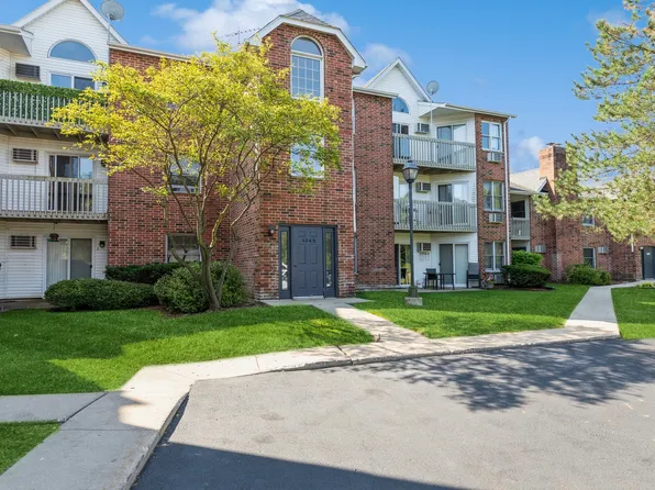 1345 Cunat Ct APT 1A, Lake In The Hills, IL 60156