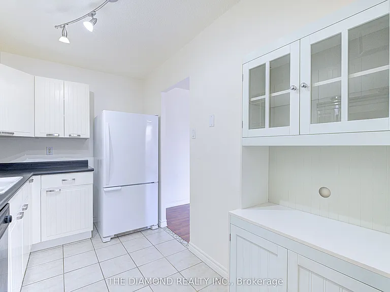 40 Sunrise Ave #301 — Photo 13