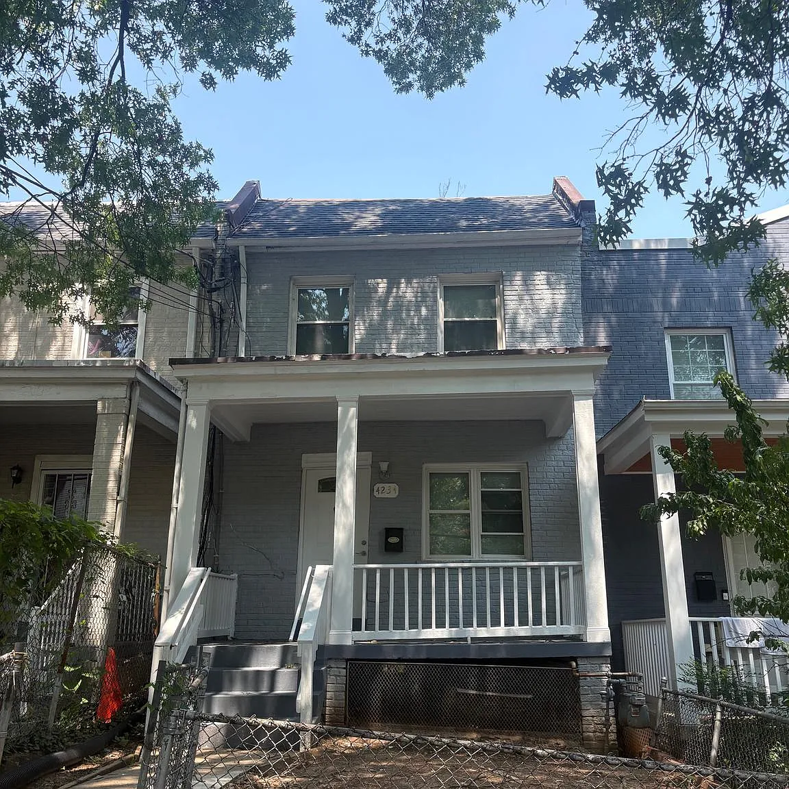 3 bed, 2.0 bath, 952 sqft, $5,300 — Photo 2