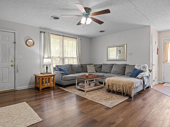 3rd image of 321 Kevin Dr