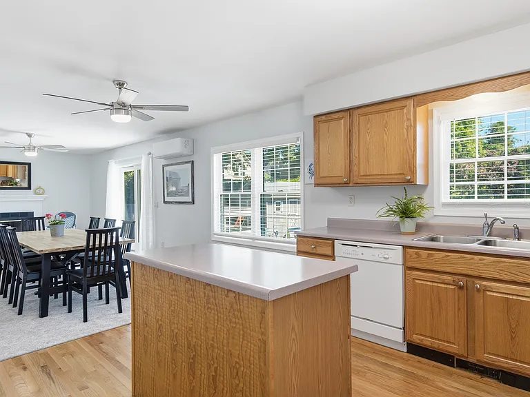 59 Peconic Ave — Photo 8