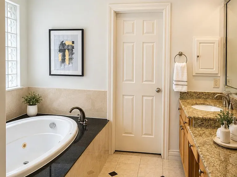 5622 Dolores St — Photo 15
