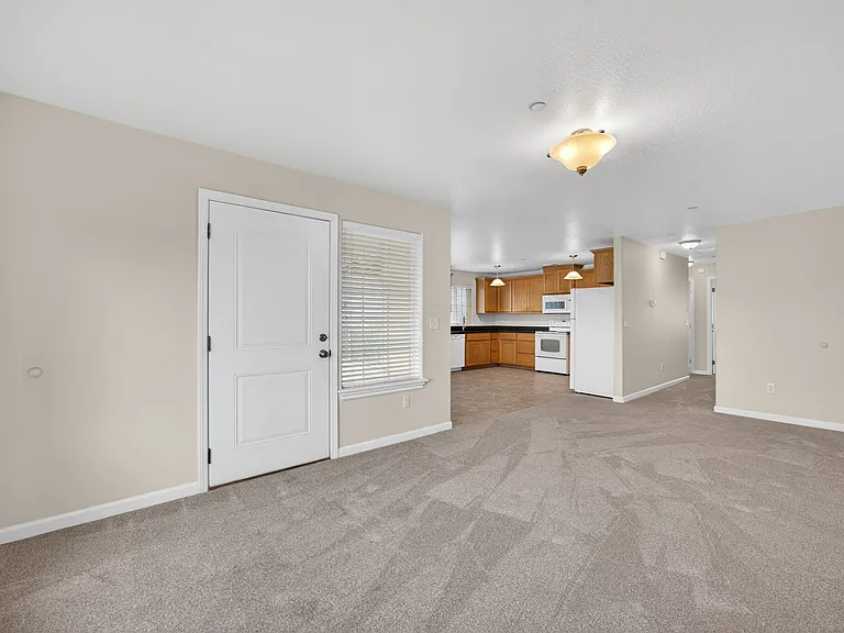 2533 Corona Ave #C — Photo 7