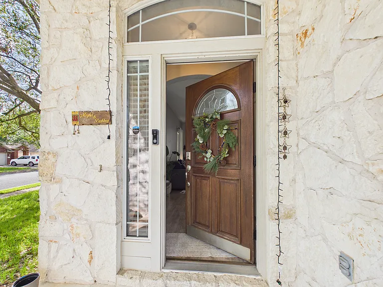 10216 Wind Cave Trl — Photo 8