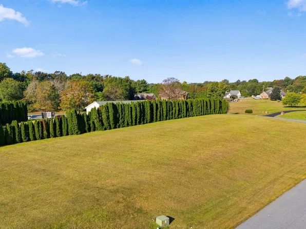 7 Lake Crest Dr, Milford, DE 19963