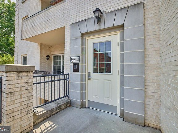4th image of 229 N Thomas St Unit 102
