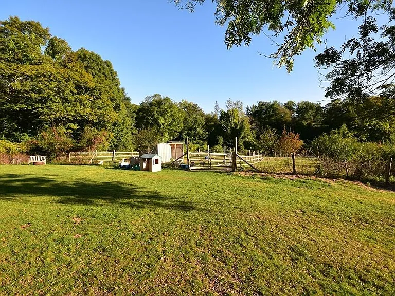 105 N Valley Rd — Photo 23