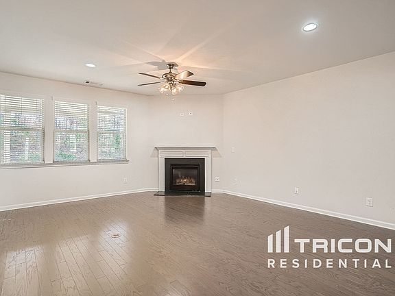 4th image of 355 Hillgrove Dr