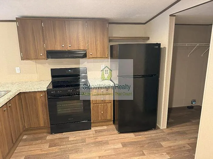 3 bed, 2.0 bath, 910 sqft, $1,250 — Photo 3