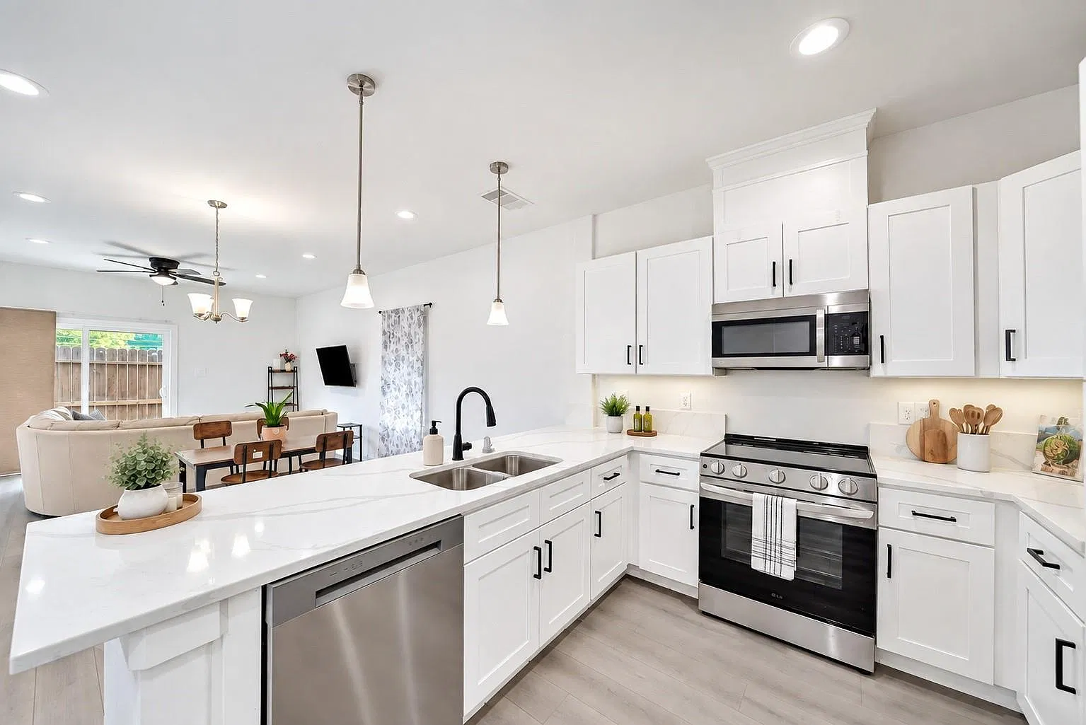 3 bed, 2.5 bath, 1235 sqft, $1,650 — Photo 3