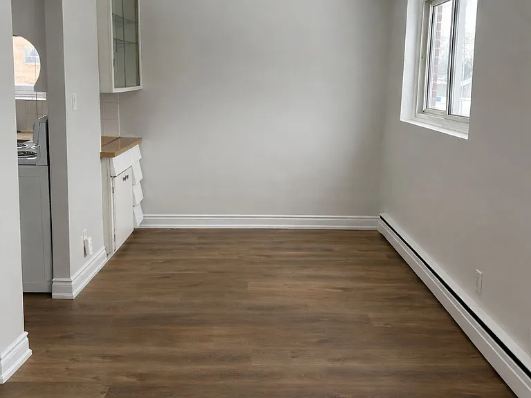 180 Nipigon St #4 — Photo 9