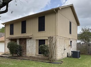 9427 Cedar Point Cir, Houston, TX 77070