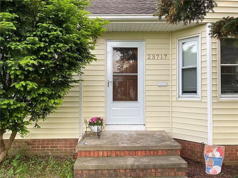 23717 E Oakland Rd — Photo 4
