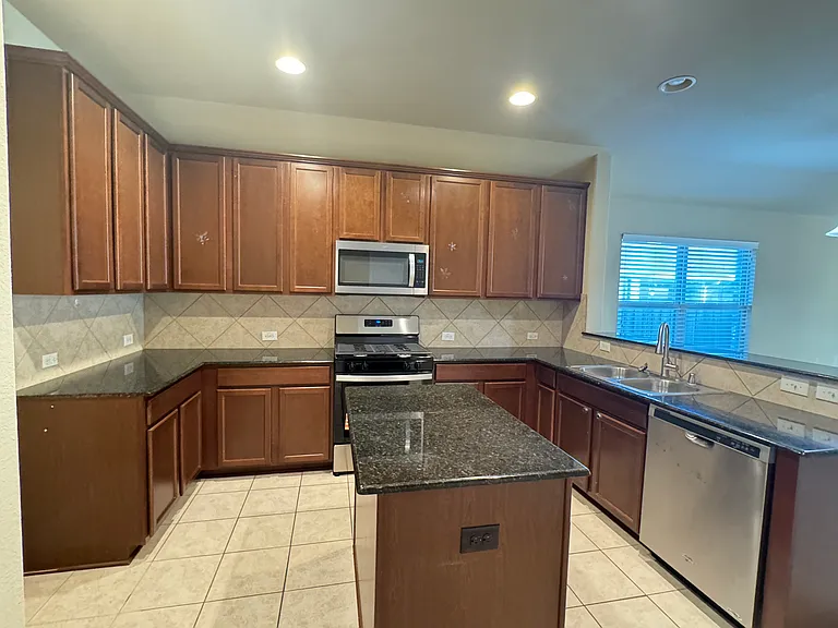 616 Kinghaven Dr — Photo 9