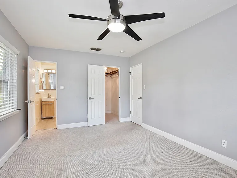 2401 Albert Lee Pkwy — Photo 10