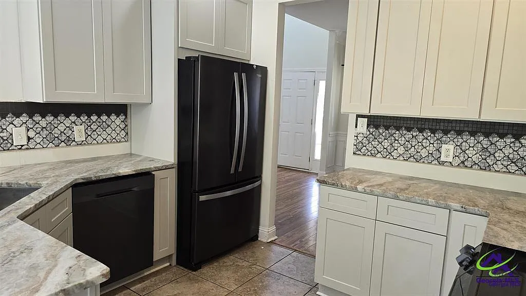 5 bed, 3.0 bath, 2278 sqft, $2,350 — Photo 4