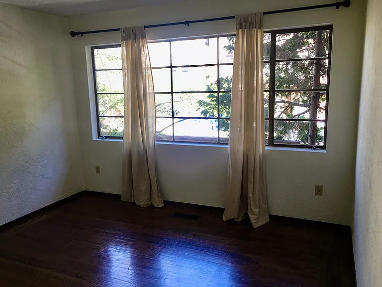 2342 Hilgard Ave — Photo 9