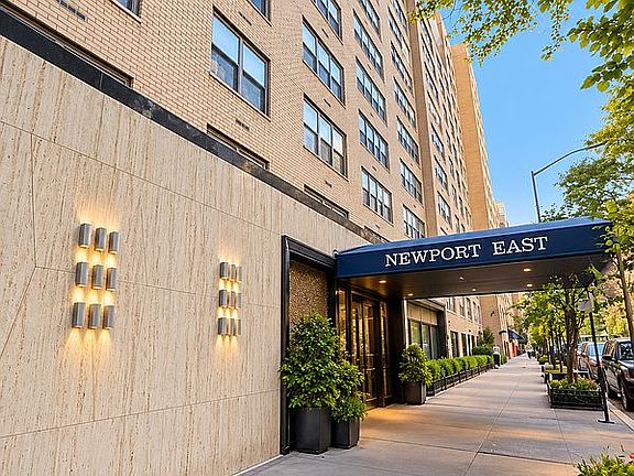 5th image of 370 E 76th St APT A303