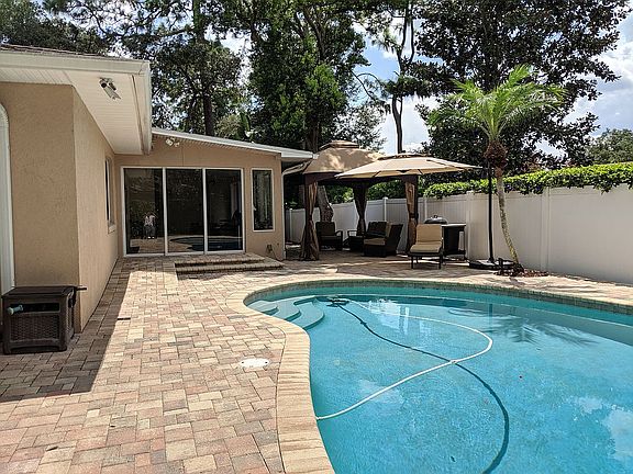 4th image of 304 Wickham Ct