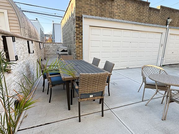 4th image of 2136 41st St