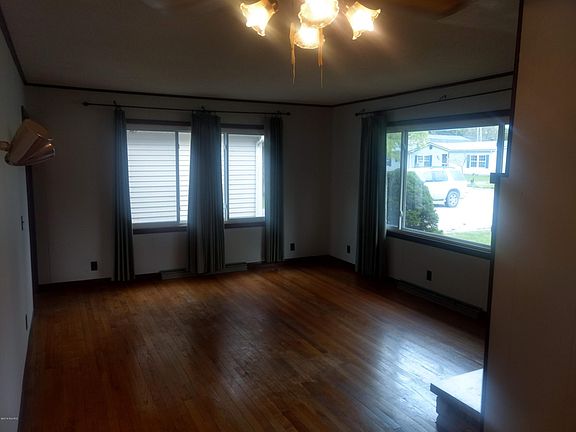 4th image of 644 N Lincoln Ave