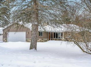 10201 Lakeview Dr W, Minnetonka, MN 55305