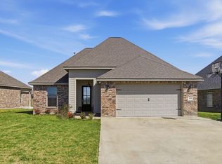 169 White Castle Ln N, Iowa, LA 70647