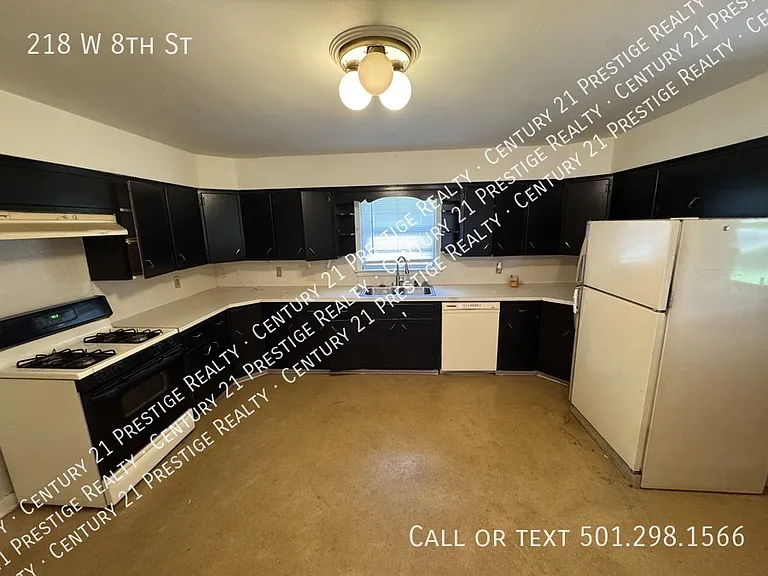 218 W 8th St — Photo 14