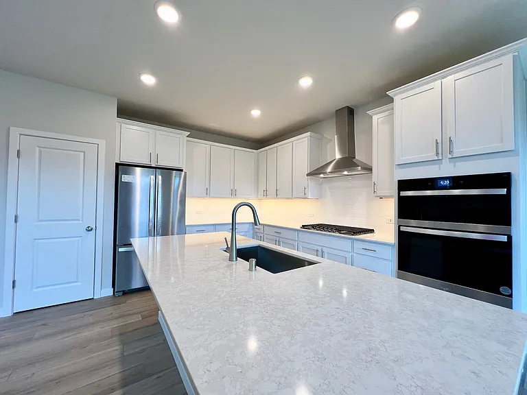 3410 SW Anchorage Ln — Photo 2
