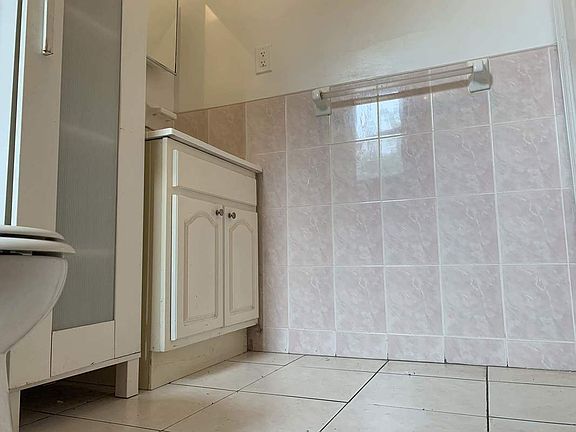3rd image of 237A Starr St #2B