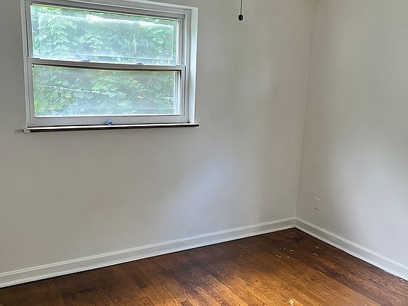 3rd image of 11 Glen Este Pl