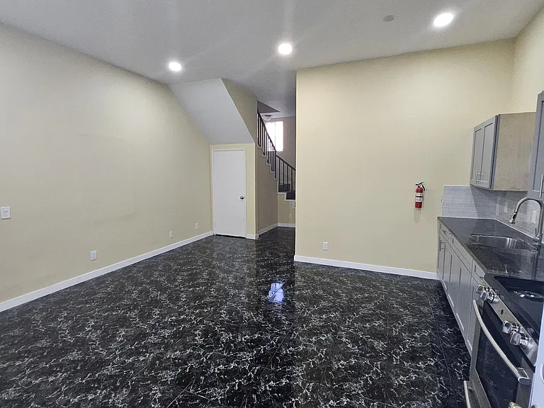 325 N Normandie Ave — Photo 12