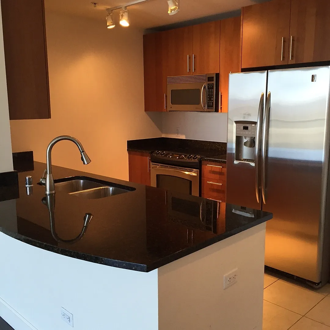 Strip Views On 32nd Floor — Photo 2