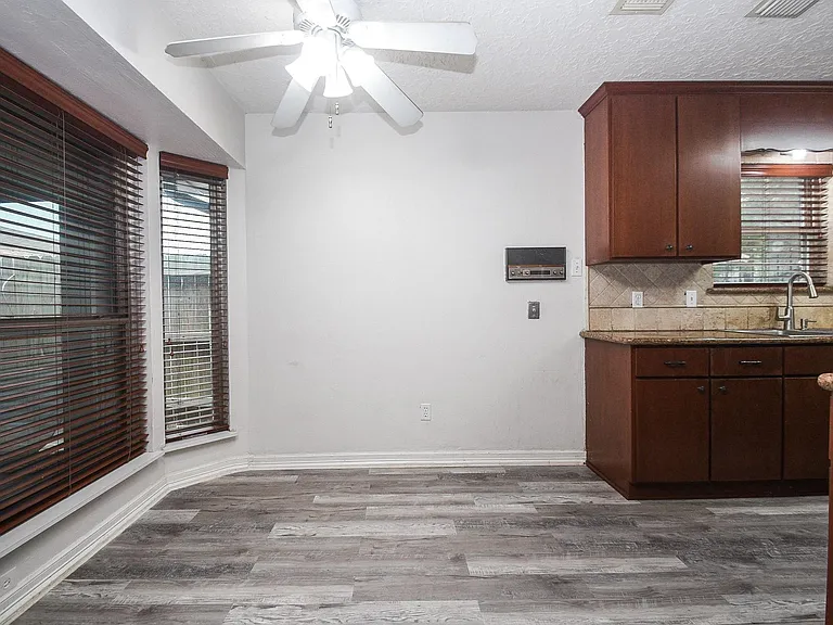 11915 N Hanworth Dr — Photo 12