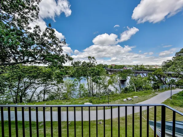 81 Riverwalk Way #2A, Manchester, NH 03101