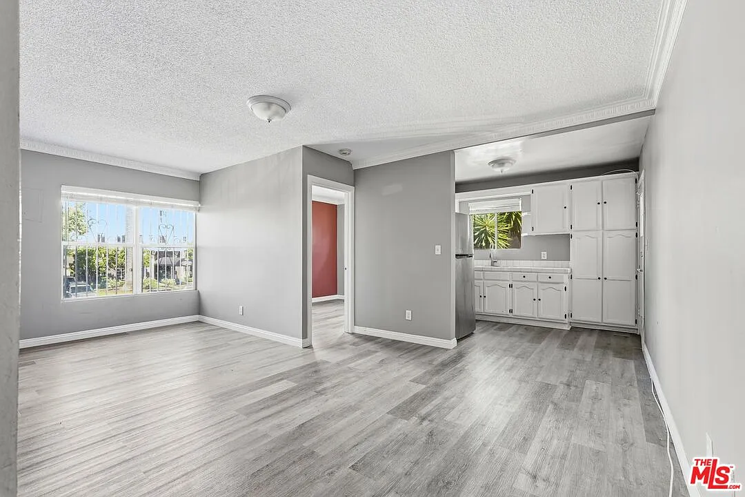 3 bed, 2.0 bath, 950 sqft, $2,895 — Photo 3