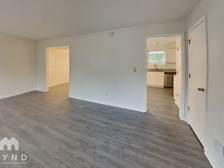 5561 Northcut Dr — Photo 3