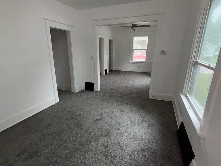 4147 Lake St — Photo 2
