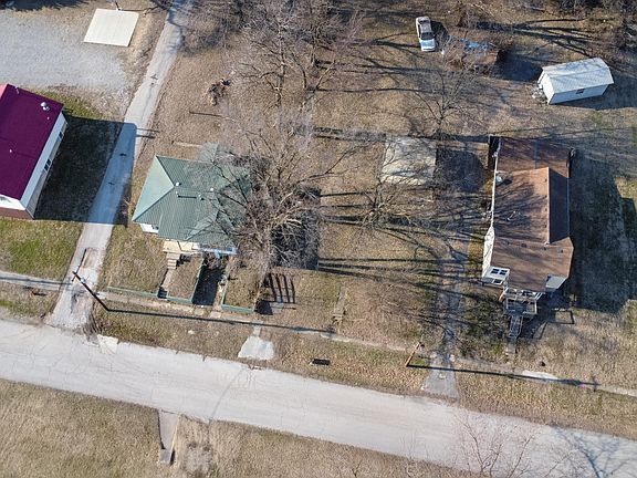 5th image of 308 E Davis St