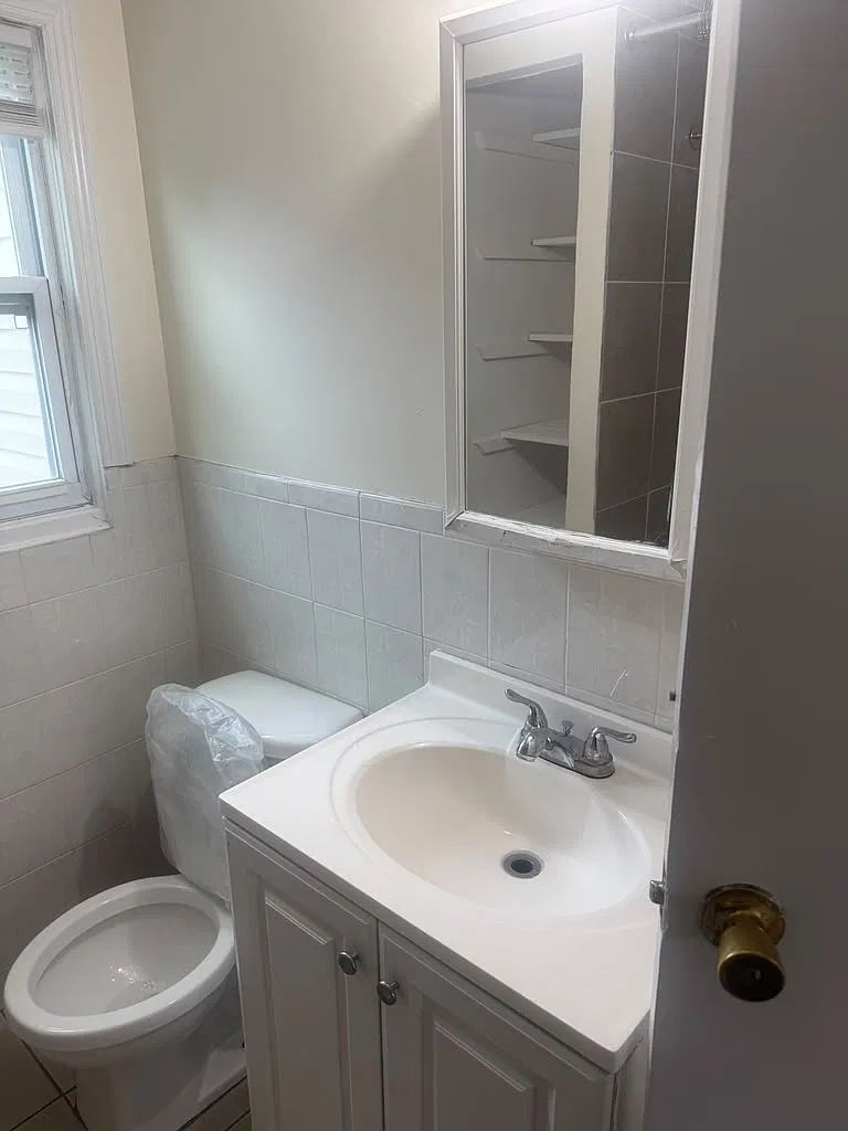 4 bed, 1000 sqft, $3,950 — Photo 3