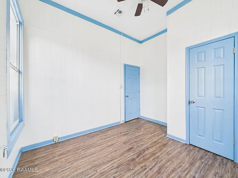 405 E Convent St — Photo 13