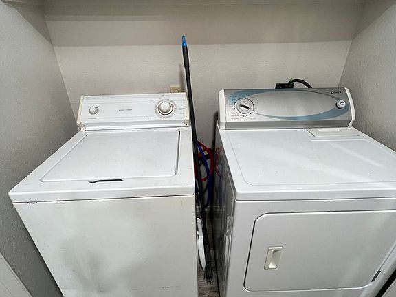 2nd image of 1409 Poplar St Unit B