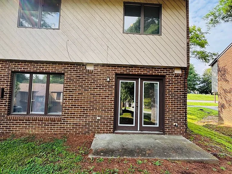 306 Shenandoah Cir — Photo 8