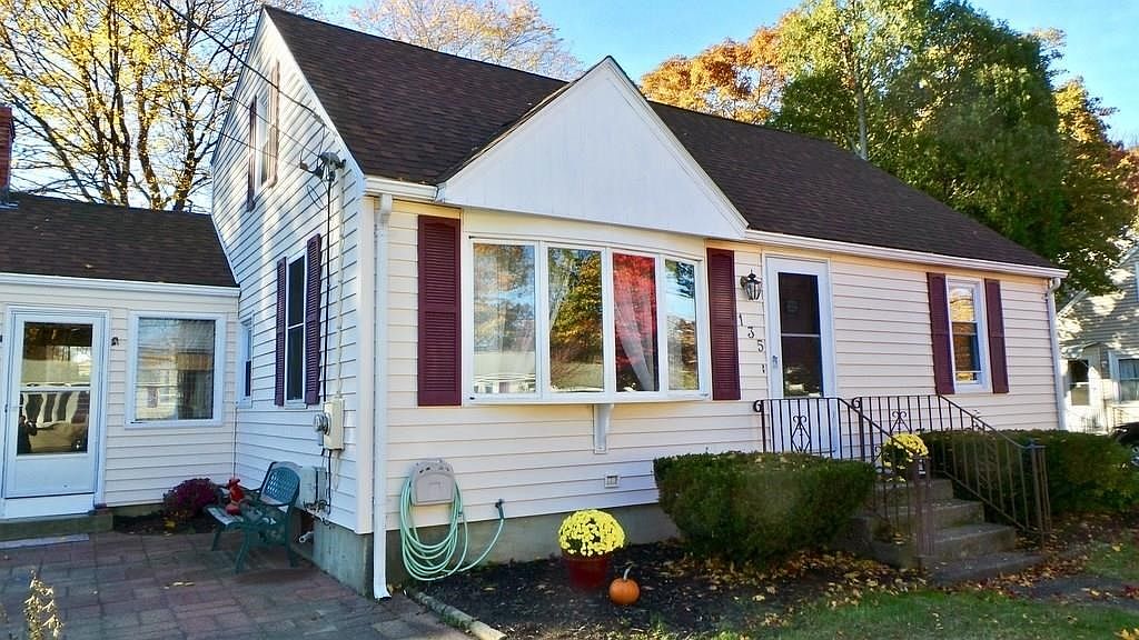 135 Lockwood St, West Warwick, RI 02893 Zillow