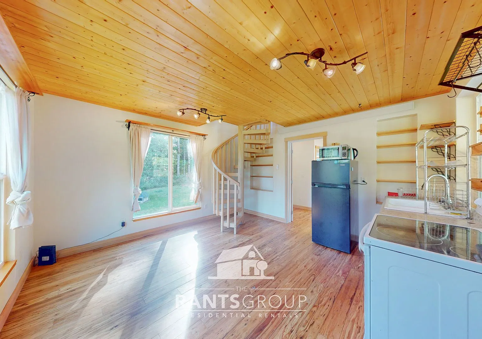 A Cozy Woodland Retreat Just Minutes from Olympia — Photo 2