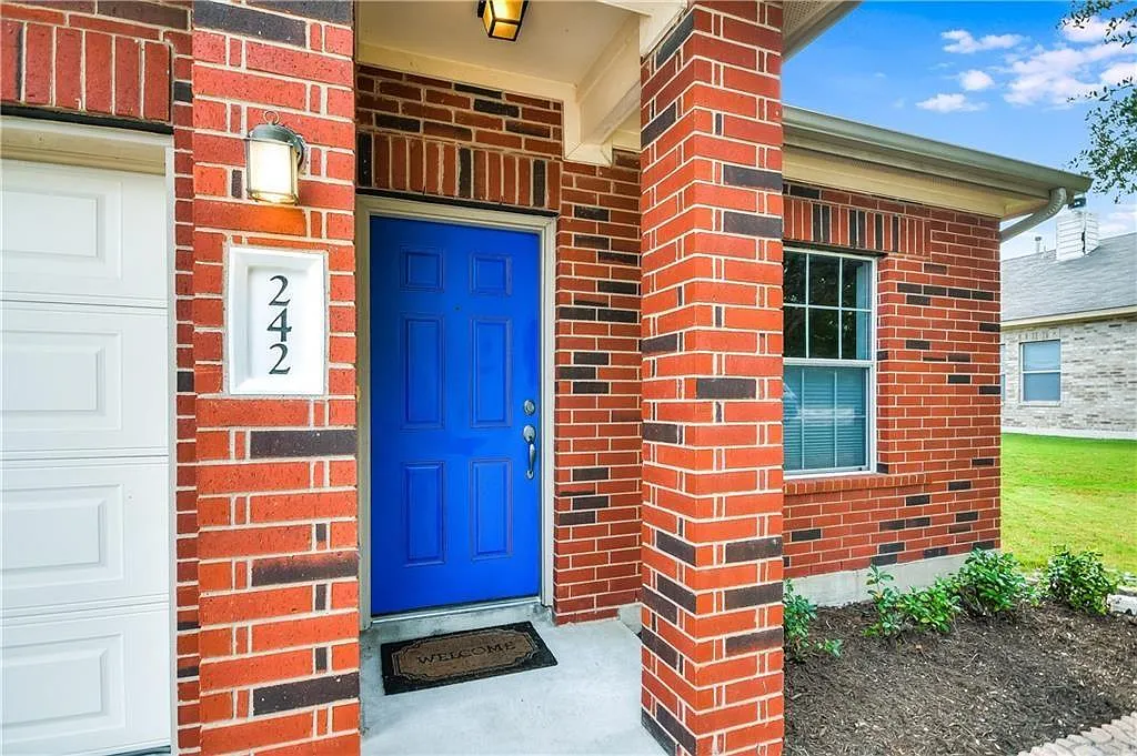 3 bed, 2.0 bath, 1460 sqft, $1,875 — Photo 2