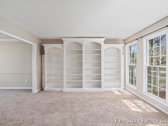 5th image of 1525 Crystal Valley Ct SE
