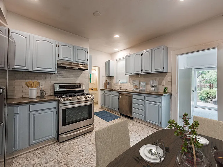 738 E Cimarron St — Photo 4