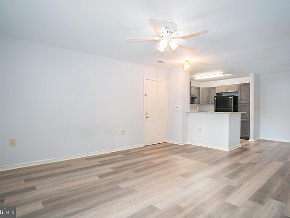 2nd image of 4401 Silverbrook Ln APT B101