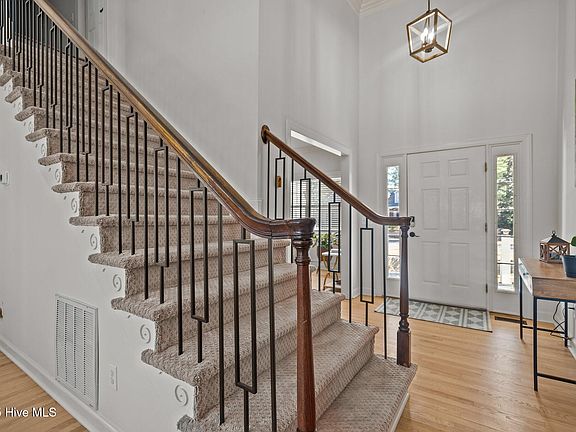 4th image of 1010 Greymoss Lane SE
